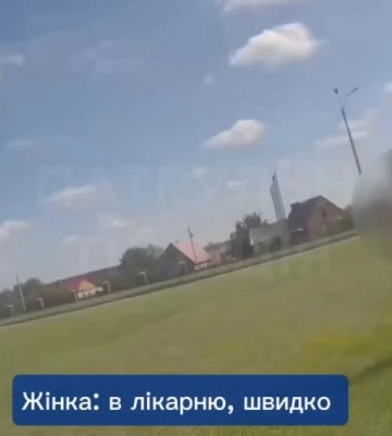 У Сарнах патрульні супроводили до лікарні жінку із дворічним сином, що непритомнів (ВІДЕО) У Сарнах патрульні супроводили до лікарні жінку із дворічним сином, що непритомнів (ВІДЕО)