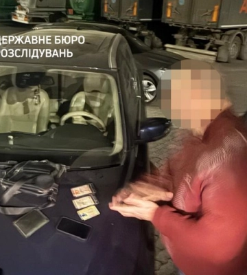 За $8 тисяч хотіли переправити ухилянта до Угорщини: судитимуть двох інспекторів Закарпатської митниці