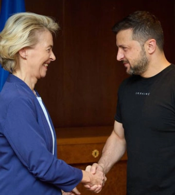 Урсула фон дер Ляєн і Володимир Зеленський обговорили кроки до мирної угоди Урсула фон дер Ляєн і Володимир Зеленський обговорили кроки до мирної угоди