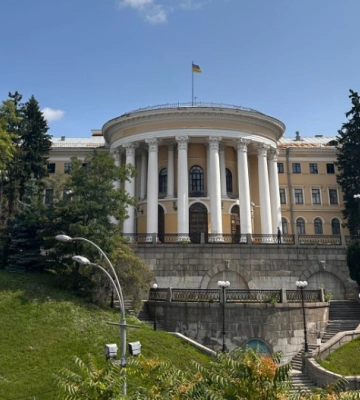 Луганський обласний театр знову переїжджає – де проводитимуть вистави