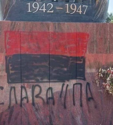 У Польщі розслідують напис «Слава УПА» на пам’ятнику жертвам Волинської трагедії