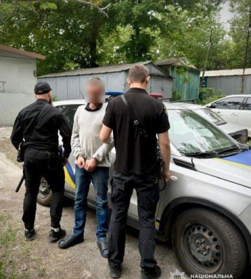 У Дніпрі піде під суд чоловік, який серйозно поранив молоду жінку та втік з місця скоєння злочину