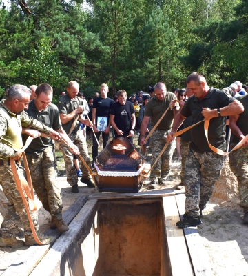 Майже два роки вважався зниклим безвісти: на Волині в останню дорогу провели Героя Олександра Пасіка