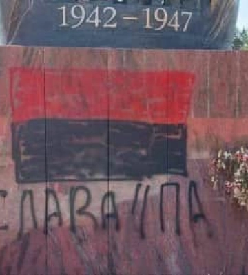 У Польщі розслідують вандалізм над пам’ятником жертвам Волинської трагедії