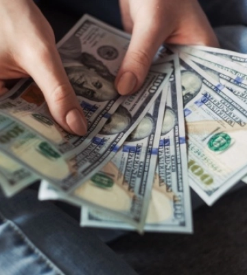 Жительці Тернопільщини, яка вимагала $5 тисяч за повернення тіла військового з ТОТ, оголосили підозру
