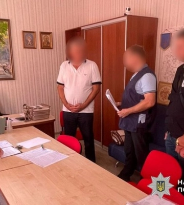 На Полтавщині двох зловмисників викрито у зловживанні під час ремонту сектора для поховань захисників України