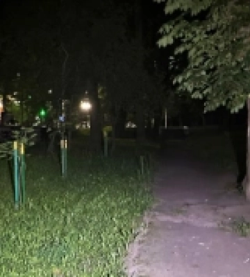 У Рівному чоловік напав на жінку та почав душити її: потерпілу врятував перехожий