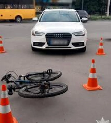 У Полтаві автомобіль збив 12-річного хлопчика на тротуарі
