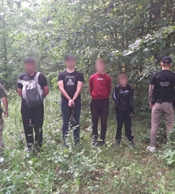 Мужчина пытался пересечь границу на параплане