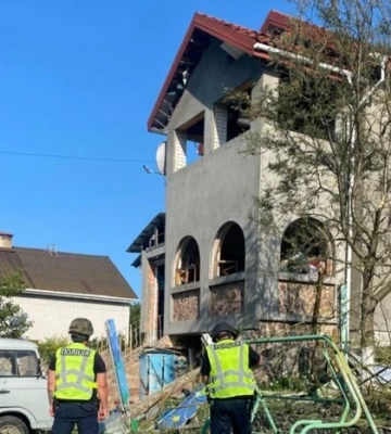 Нічна атака на Київщину: поліція повідомила про стан постраждалих та показала фото наслідків