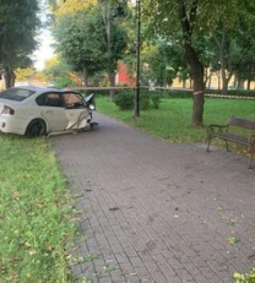 Полиция задержала водителя, который травмировал двух женщин в парке Киева