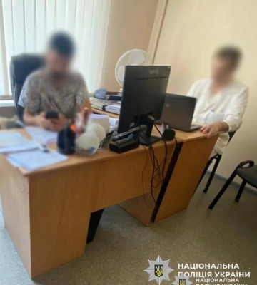У Києві хірург приватної клініки зробив пластику грудей пацієнтці, попри наявне у неї онкологічне захворювання