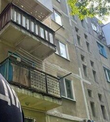 У Кременчуці 4-річний хлопчик випав із вікна четвертого поверху У Кременчуці 4-річний хлопчик випав із вікна четвертого поверху