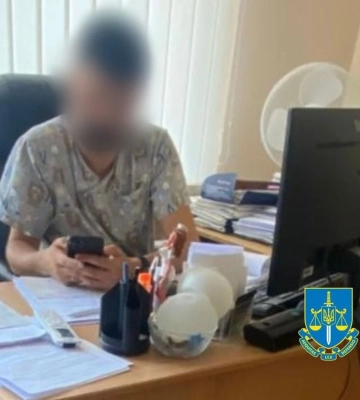 У Києві хірург приватної клініки зробив пластику грудей пацієнтці, попри наявне у неї онкологічне захворювання
