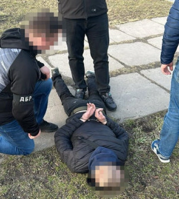 До 4 років з конфіскацією майна засуджено правоохоронця на Одещині за спробу налагодити канал переправлення чоловіків за кордон, - ДБР. ФОТО