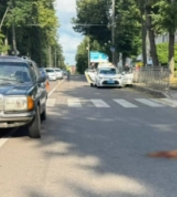 Водій у Рівному збив пішохода на переході: потерпілий помер у лікарні