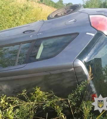На Буковині автомобіль «OPEL ZAFIRA» перекинувся в кювет, є поранений, - поліція