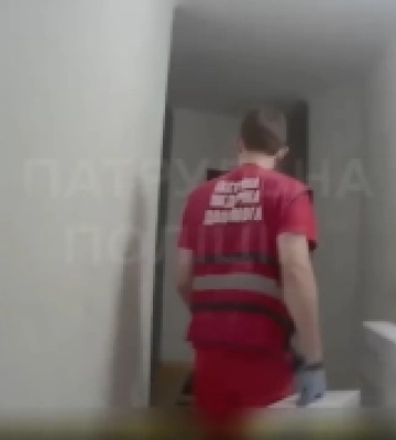 Впала і не могла встати: у Луцьку рятували жінку (відео)