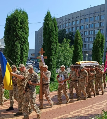 У Сумах попрощалися із двома захисниками України У Сумах попрощалися із двома захисниками України