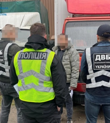 Водійське посвідчення без іспитів за $1200 – судитимуть хмельничанина, який вимагав хабар Водійське посвідчення без іспитів за $1200 – судитимуть хмельничанина, який вимагав хабар