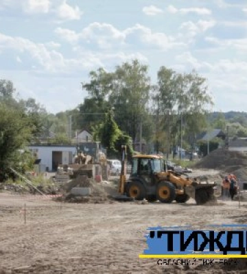 У Тростянці Служба інфраструктури відновлює привокзальну площу