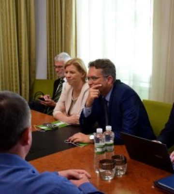 Зустріч у Берегові: освіта, культура та стабільний розвиток громади