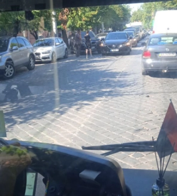У центрі Чернівців  утворився шалений затор транспорту