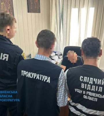 На Сумщині та Рівненщині правоохоронці викрили масштабні корупційні схеми