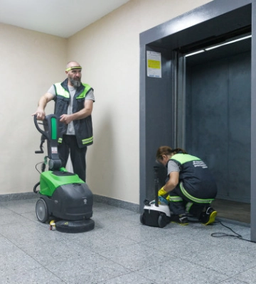В Киеве внедряют клининговые бригады для комплексной уборки домов