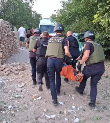 Внаслідок чергового ворожого обстрілу Нікополя загинула жінка та постраждав чоловік, - ДСНС. ФОТО