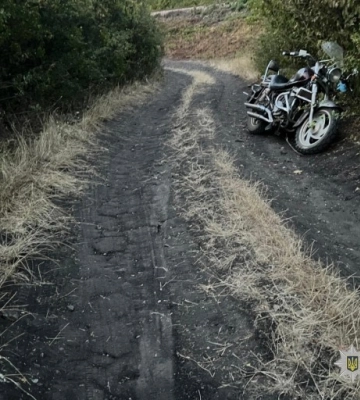 На Одещині водій автомобіля збив мотоцикліста і втік з місця ДТП
