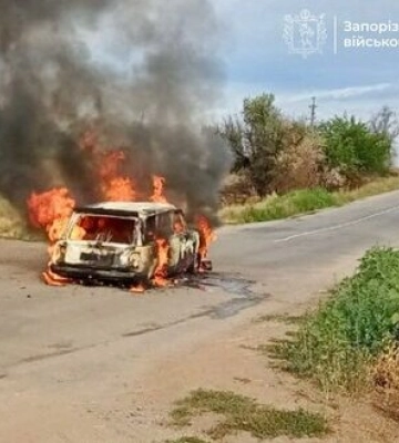 Ворожий fpv-дрон атакував автомобіль у Запорізькому районі, загинуло дві людини Ворожий fpv-дрон атакував автомобіль у Запорізькому районі, загинуло дві людини