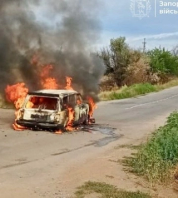Вражеский fpv-дрон атаковал автомобиль в Запорожском районе, погибли два человека.