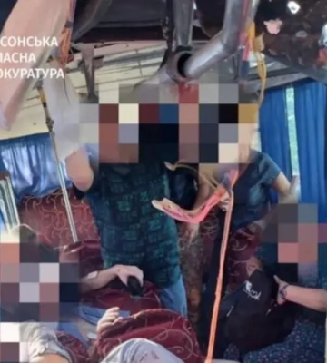 Росіяни влучили дроном у маршрутку під Херсоном: двоє загиблих та 16 поранених