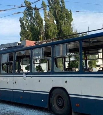 У передмісті Херсона окупанти вдарили по пасажирському автобусу: є загиблі та поранені