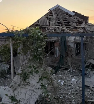 Спасатели достали из-под завалов раненого мужчину и погибшую женщину на Днепропетровщине. ФОТО