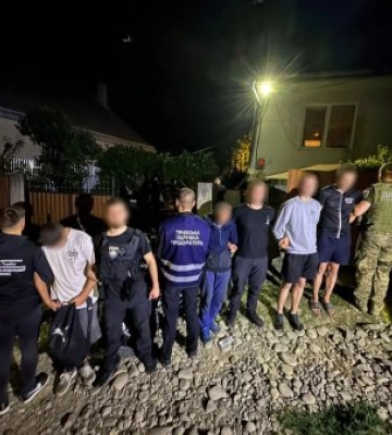 Нічна операція на Закарпатті: трьох мотоциклістів затримали на гарячому під час спроби незаконного переправлення