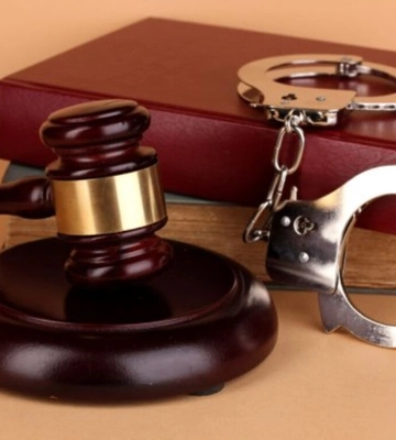 В Одесі викрили співробітницю митниці, яка вимагала понад 270 тисяч гривень за &quot;поблажливість&quot; у штрафах
