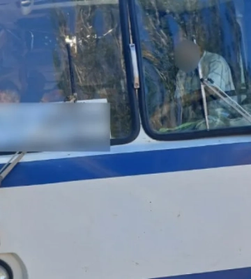 Росіяни влучили дроном у маршрутку під Херсоном: двоє загиблих та 16 поранених