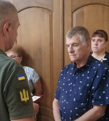 На Полтавщині батьку загиблого воїна передали державний орден