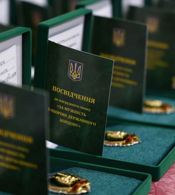Нагороди на передовій: очільник ДПСУ відзначив волинських прикордонників на сході України Нагороди на передовій: очільник ДПСУ відзначив волинських прикордонників на сході України