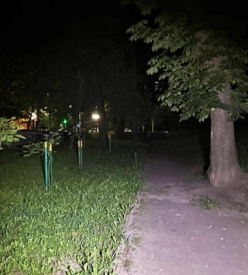 У Рівному чоловік напав на жінку та почав душити її: потерпілу врятував перехожий