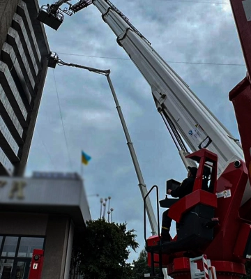 Вогнеборці у Львові ліквідували пожежу в готелі «Власта» після вибуху і врятували 11 людей (відео)