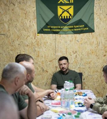Зеленський відвідав поранених захисників у медзакладі в Харкові