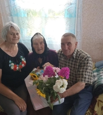 92 роки життя, сповненого випробувань і любові: на Волині привітали довгожительку