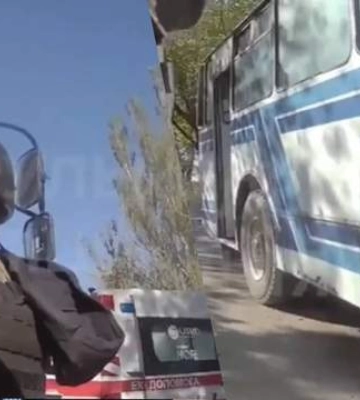 Вдарили по автобусу, а потім по рятувальниках: журналістка про цинічну атаку на Херсон