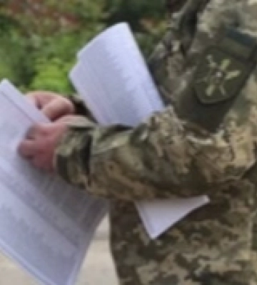 Під час перевірки документів у Миколаєві чоловік напав на військовослужбовця ТЦК