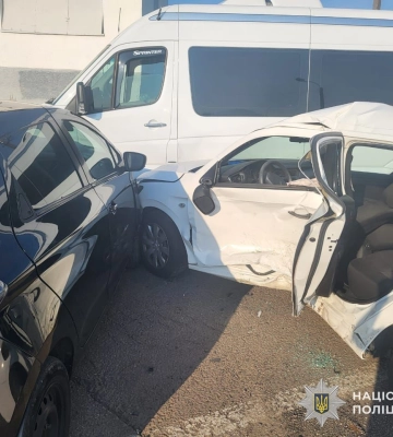 На Львівщині внаслідок потрійної ДТП постраждала водійка одного з автомобілів, - поліція