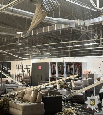 Наслідки “прильоту” по меблевому магазину в Харкові показала поліція 