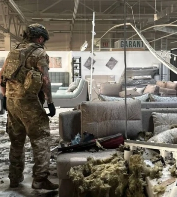 Поліція показали наслідки атаки на меблевий магазин у Харкові